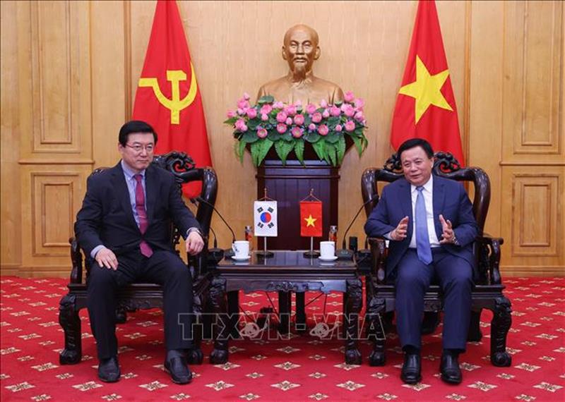 Hợp tác chia sẻ tri thức về mô hình phát triển, ứng dụng công nghệ AI trong phát triển đất nước
