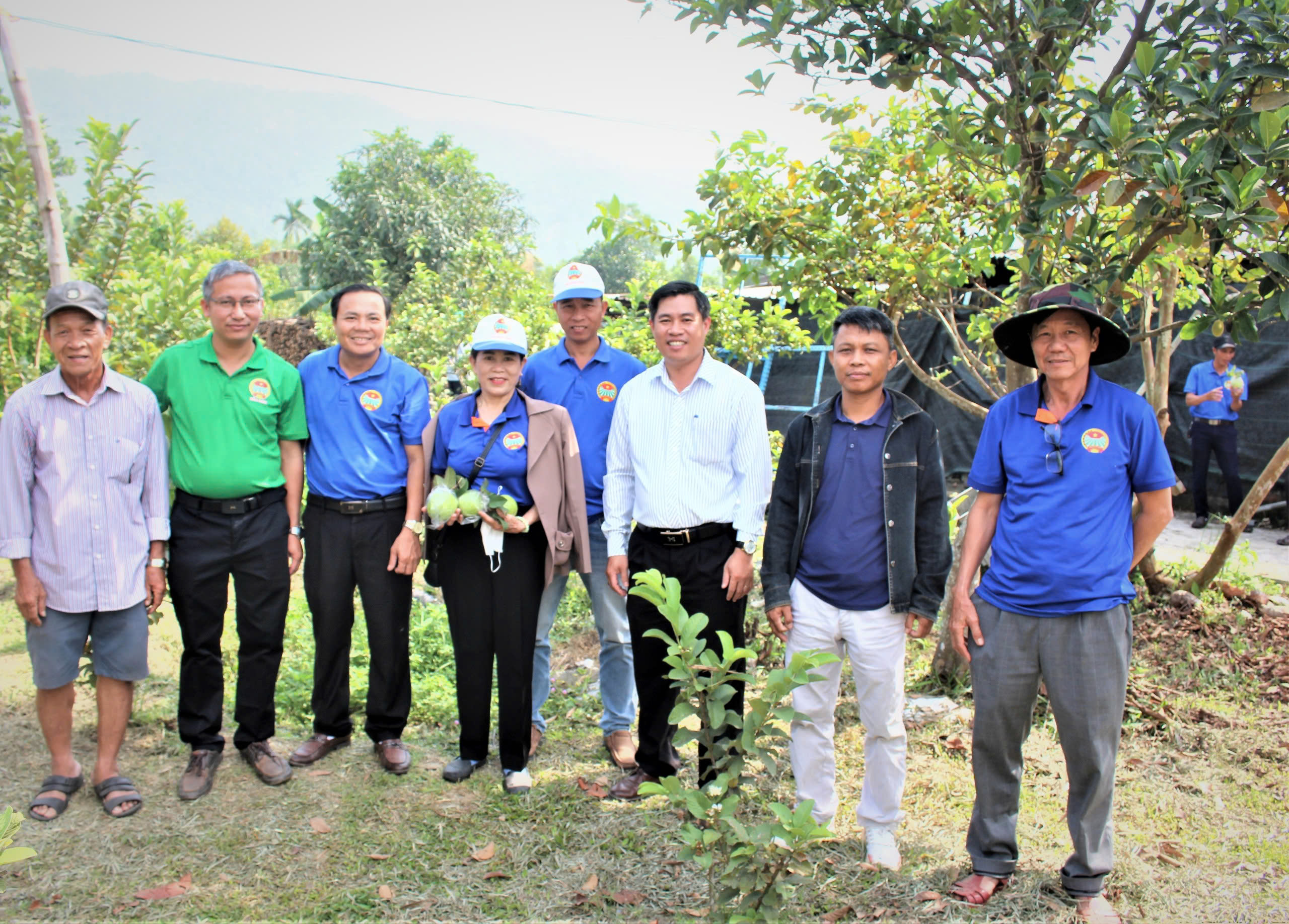 Chuyến tham quan đầy cảm hứng: Từ vườn ổi đến  chuồng chồn – Bài học làm giàu từ đất quê